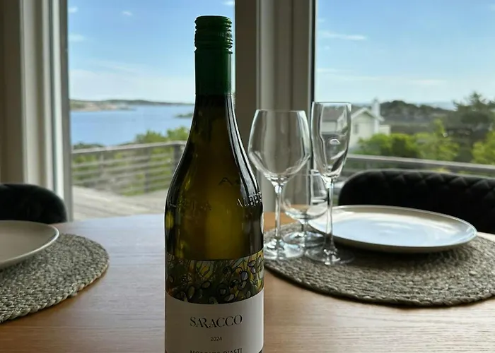 度假居 With Views And A Large Terrace In Søgne